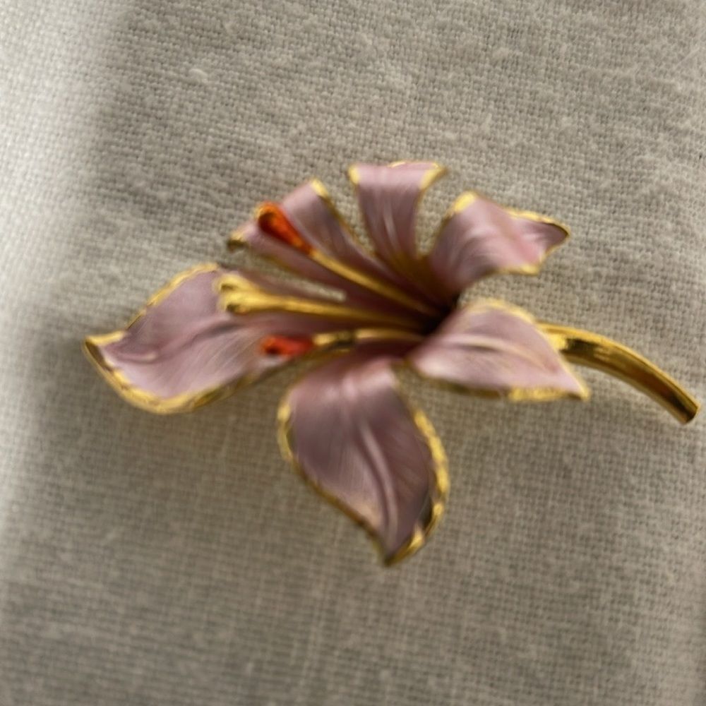 Elegant Pink and Gold Floral Brooch